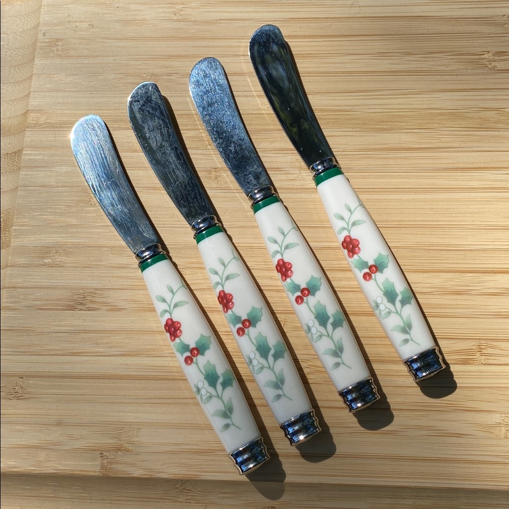 Set of 4 Pfaltgraff Winterberry Spreaders Holiday Knives